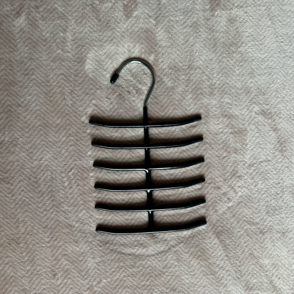 Scarfs/ties/belts hanger